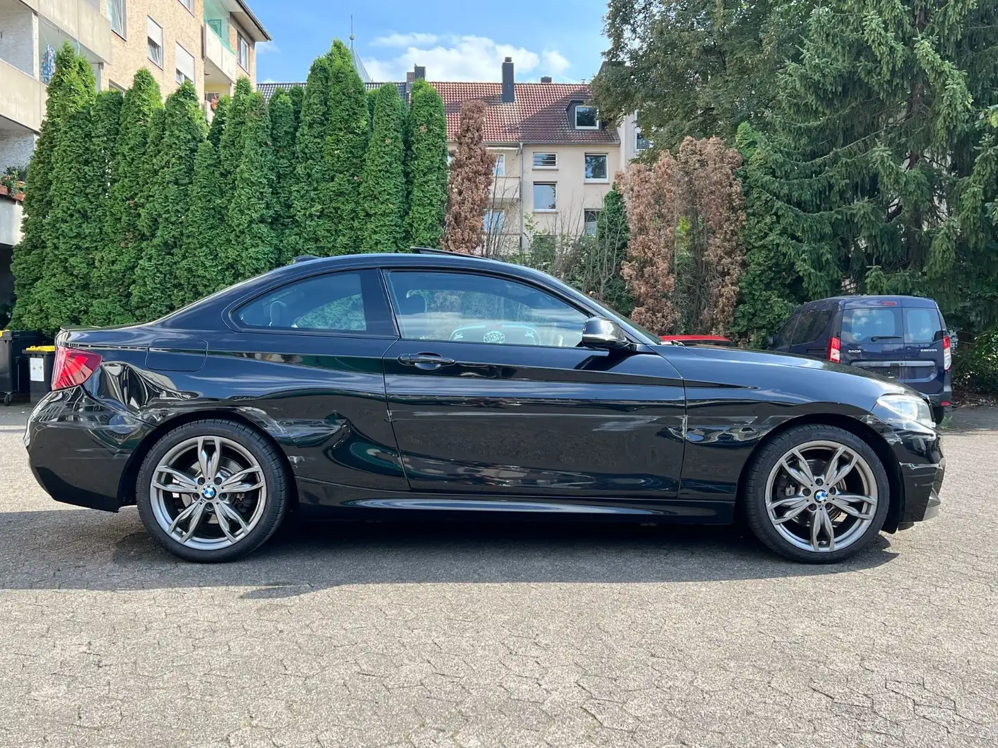 BMW 220 d Coupe M-Sport/Bi-Xenon/H&K/Schiebedach Noir - 2