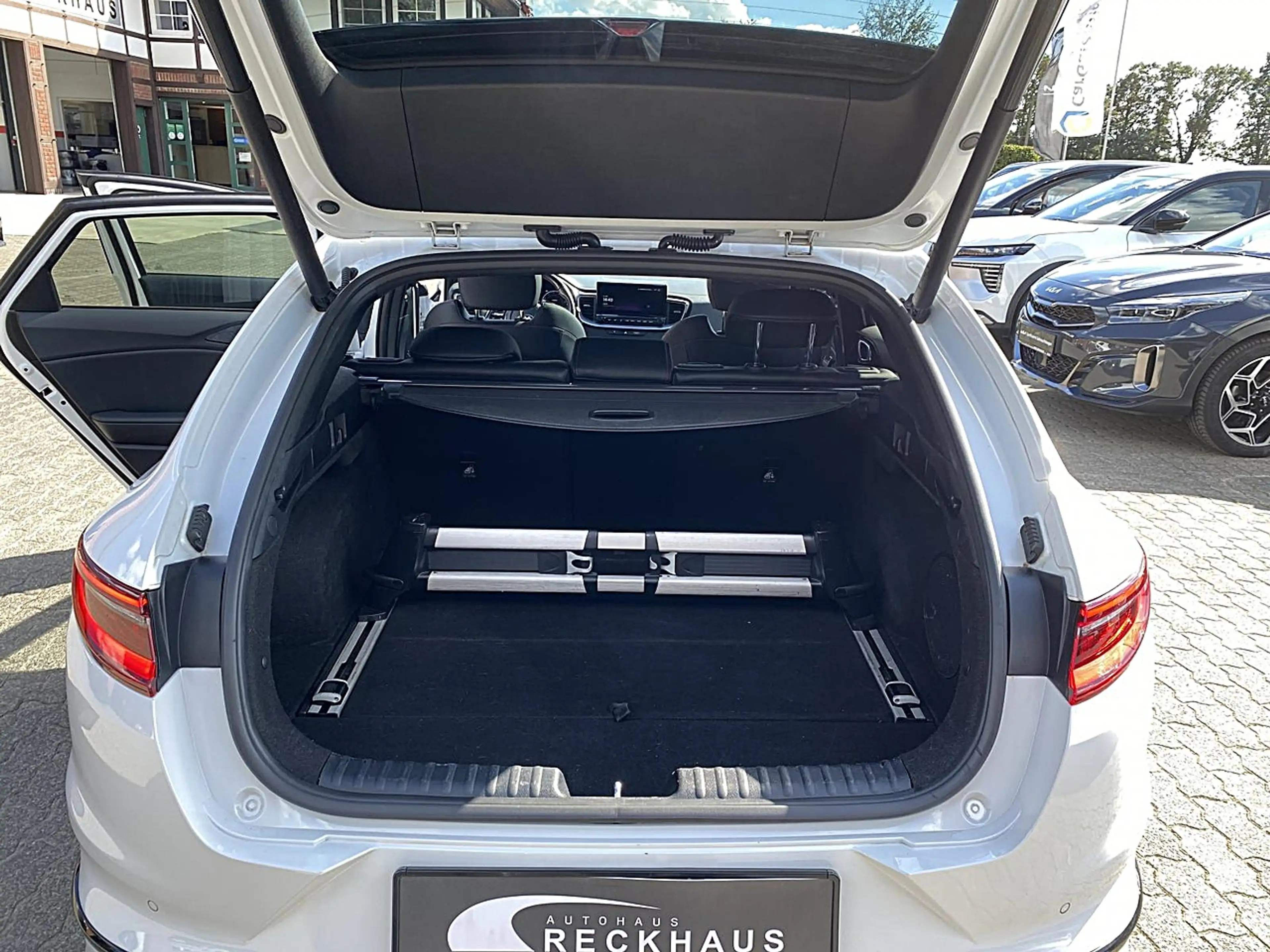 Kia ProCeed / pro_cee'd 1.6T GT NAV GD KOMF DAB JBL Sound Klima Navi — photo 13
