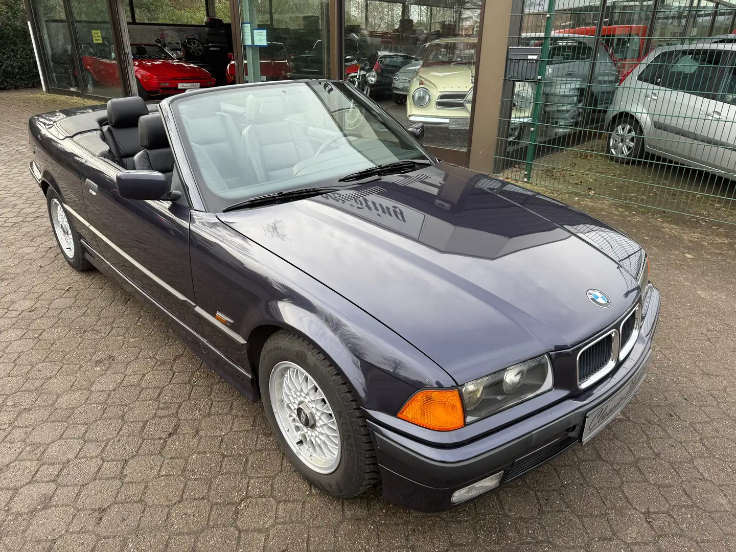 BMW 318 i Cabrio E36 *HU/H-Kennzeichen neu*Leder*3.Hand* Violett - 1