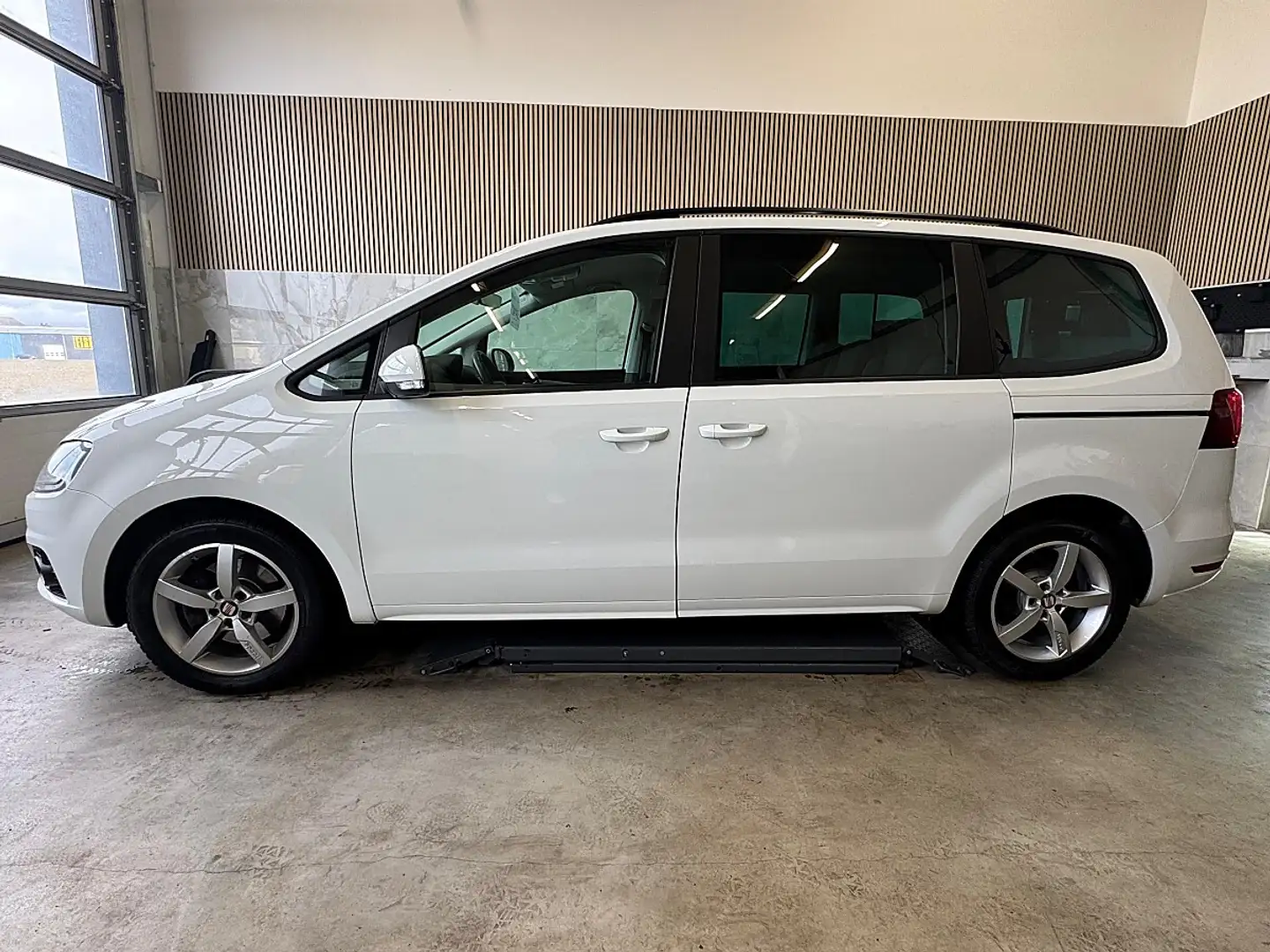 SEAT Alhambra Business 2,0 TDI Tempomat, AHK schwenkbar, Temp... Weiß - 1