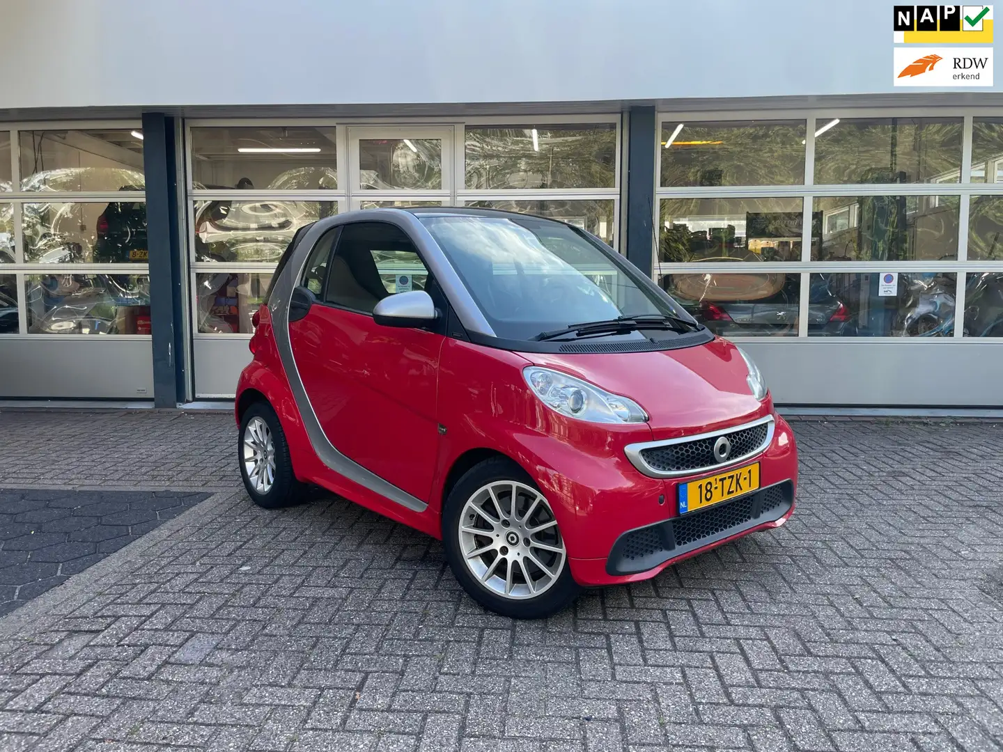 smart forTwo coupé 1.0 mhd Passion Grijs - 1