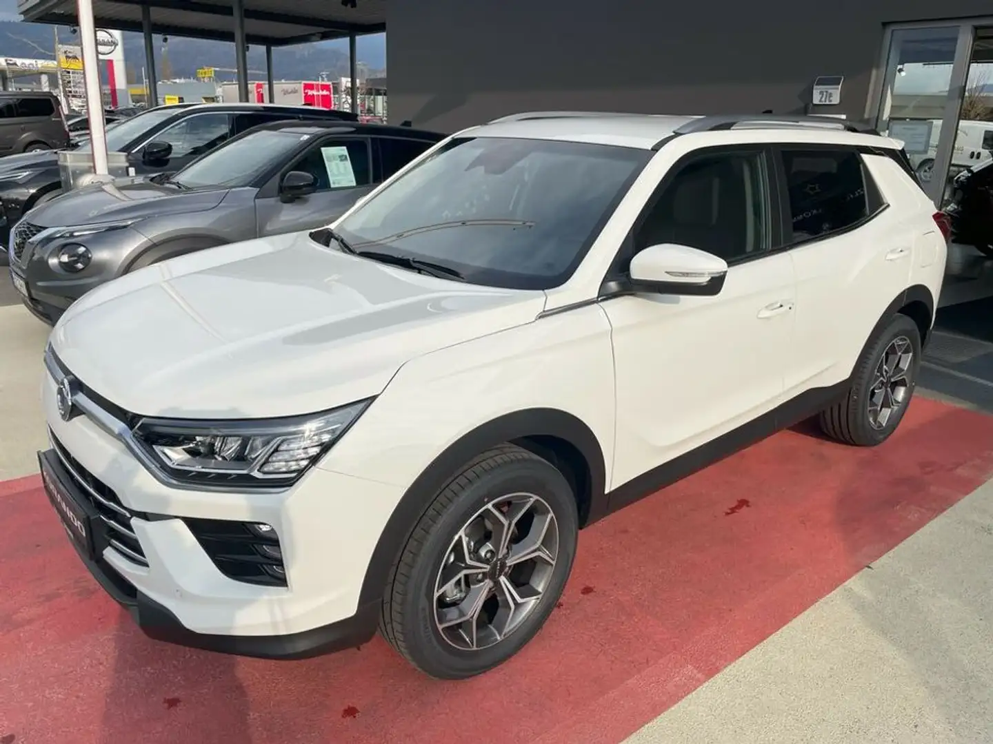 KGM Korando KGM 1,5 GDI Turbo Benzin Smart Automatik Blanc - 1