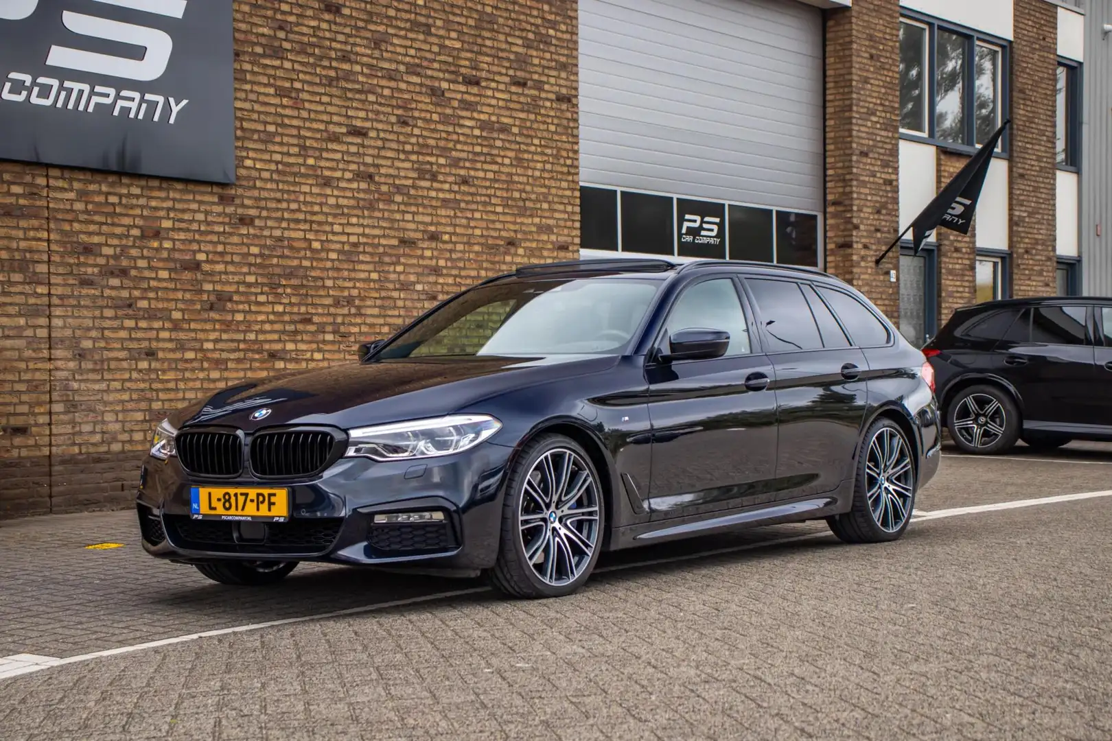 BMW 540 5-serie Touring 540i xDrive High Executive, Leder, Zwart - 2