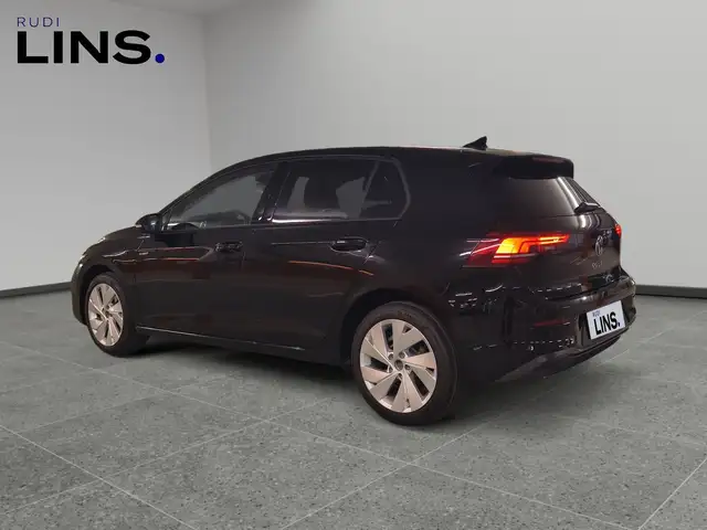 Volkswagen Golf view 3