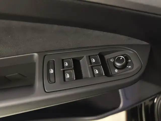 Volkswagen Golf view 13
