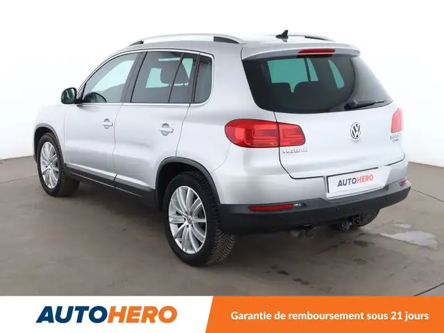 Volkswagen Tiguan view 4