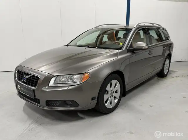 Volvo V70 3.2 Momentum AUTOMAAT / XENON