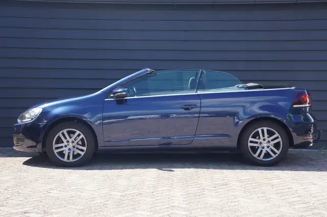 Volkswagen Golf view 3
