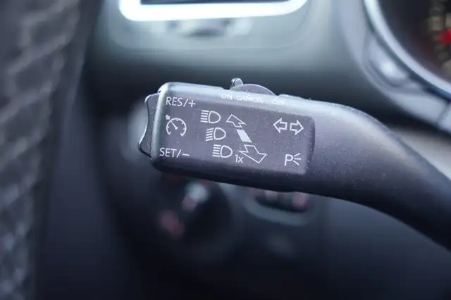 Volkswagen Golf view 9