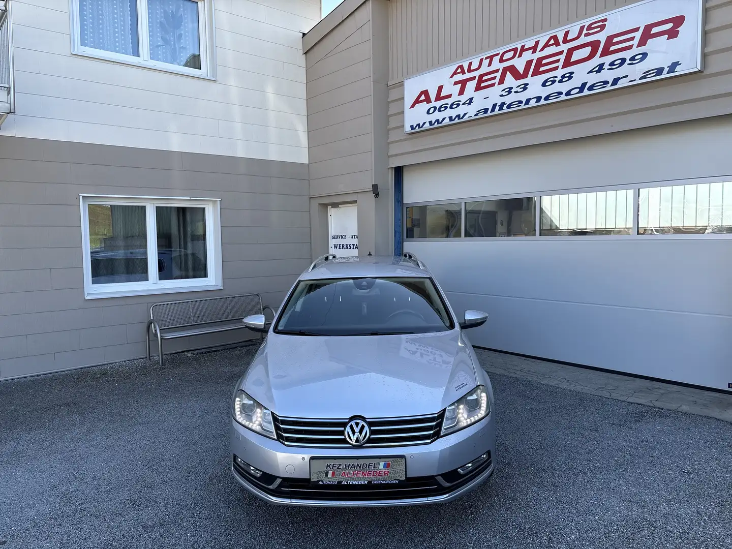 Volkswagen Passat Variant Highline 2,0 TDI DPF 1.BESITZ  NAVI  RFK  SITZH Grau - 2