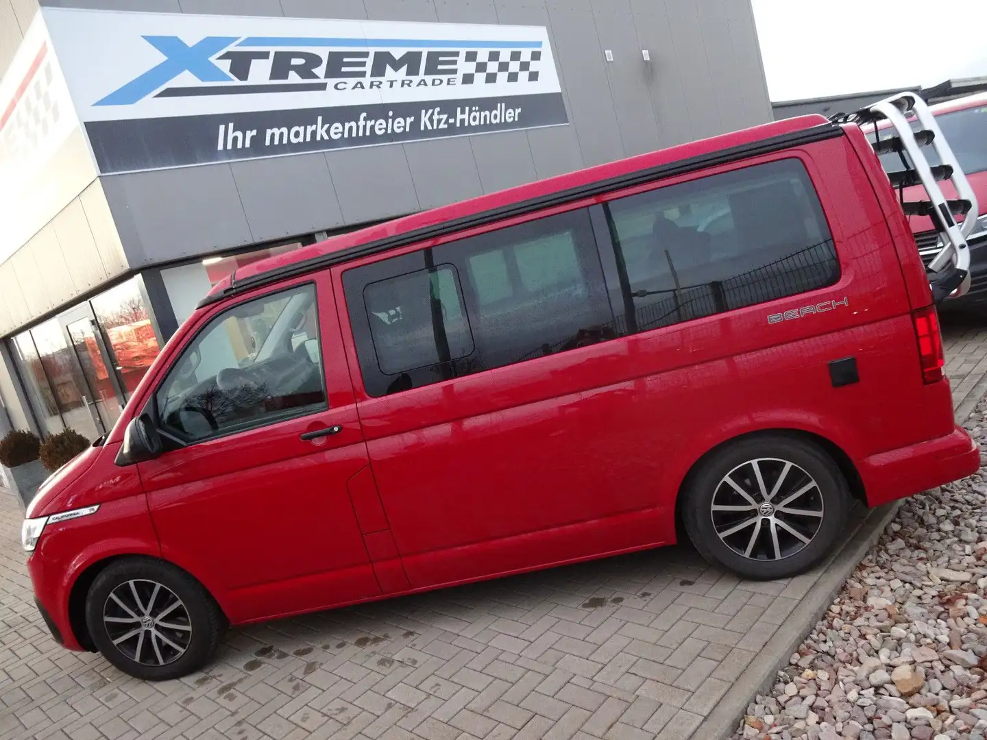Volkswagen T6 California T6.1 California Beach 4motion AHK Rot - 1