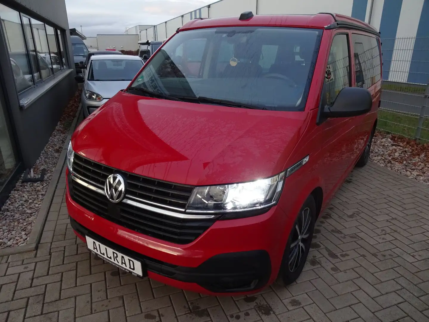 Volkswagen T6 California T6.1 California Beach 4motion AHK Rot - 2