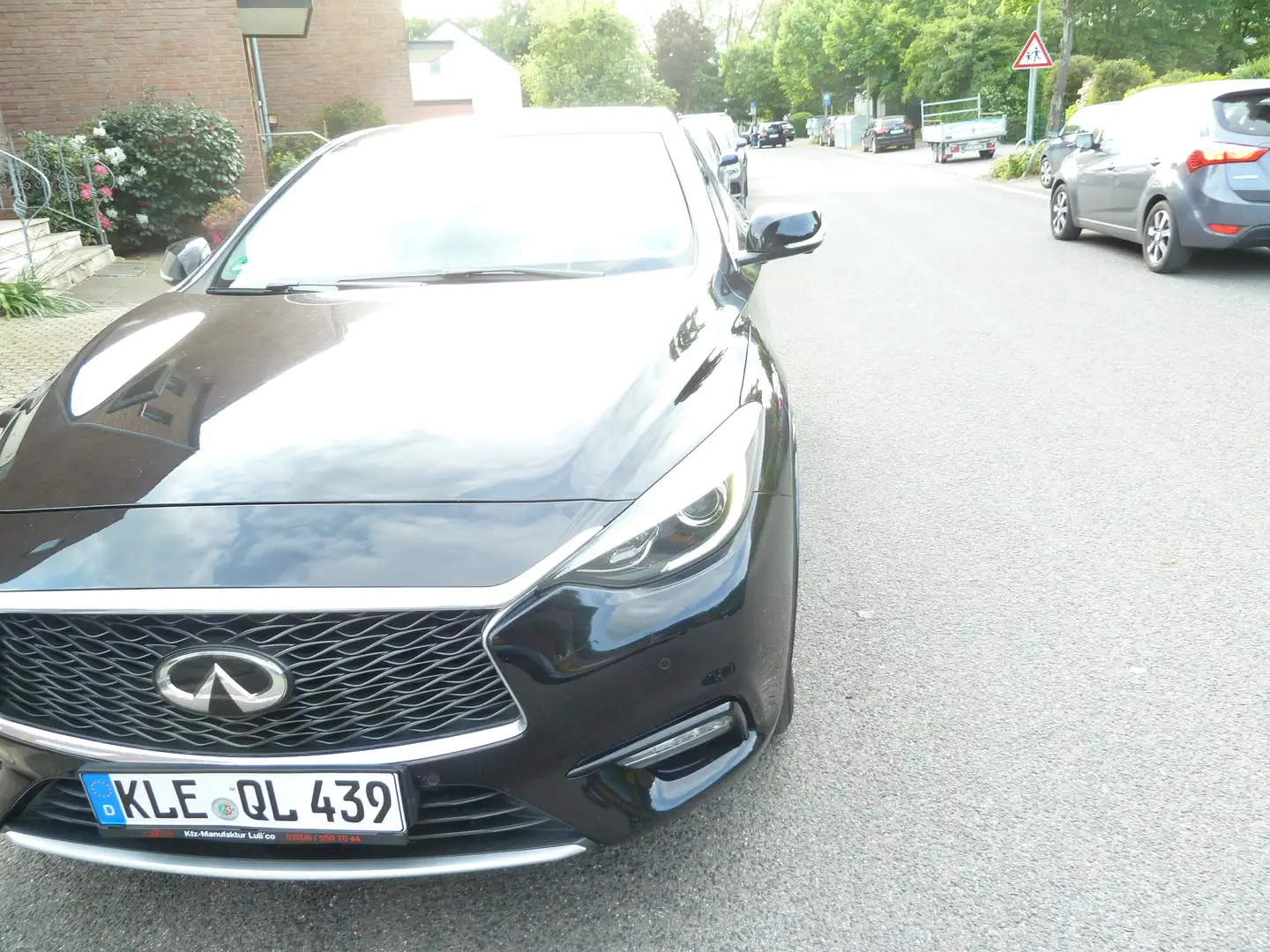 Infiniti Q30 Q30 1.5d Premium Tech Schwarz - 1