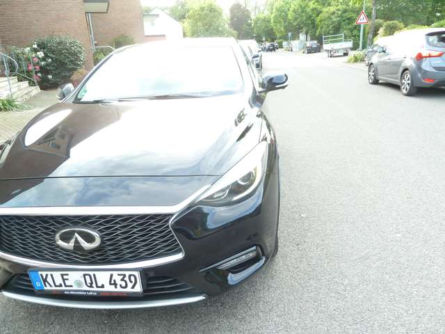 Imagine Infiniti Q30 Q30 1.5d Premium Tech