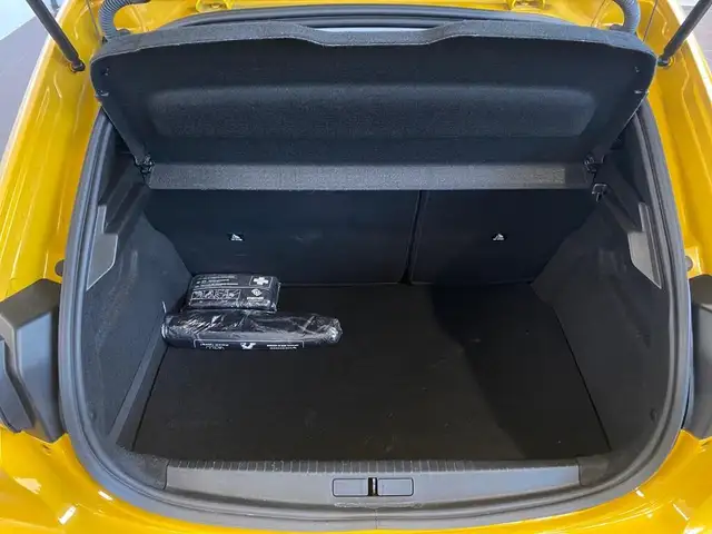 Peugeot 208 view 9