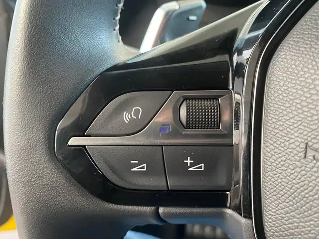Peugeot 208 view 13
