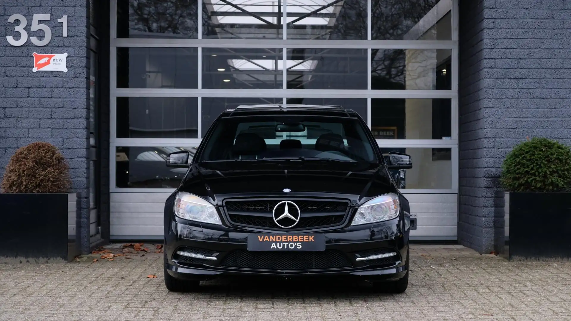 Mercedes-Benz C 300 Avantgarde AMG Pakket Panorama dak Schwarz - 2