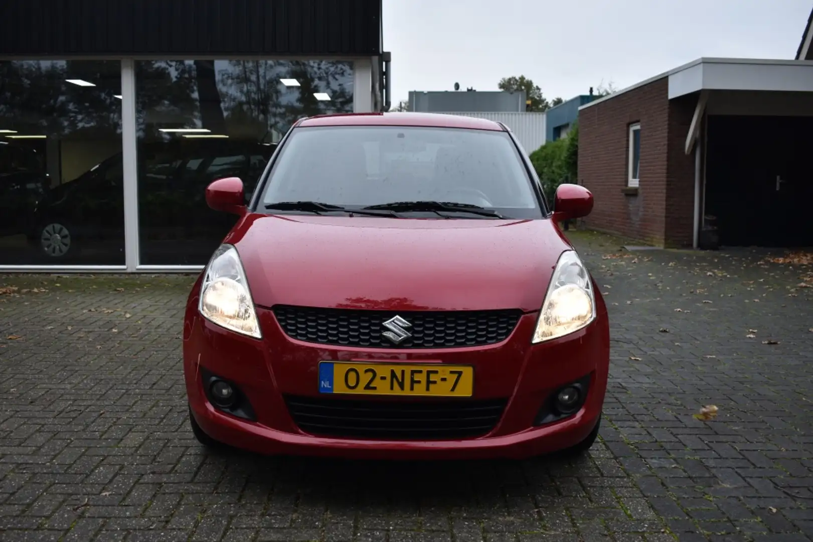 Suzuki Swift 1.2 Bandit EASSS CLIMA CRUISE LMV Rood - 2