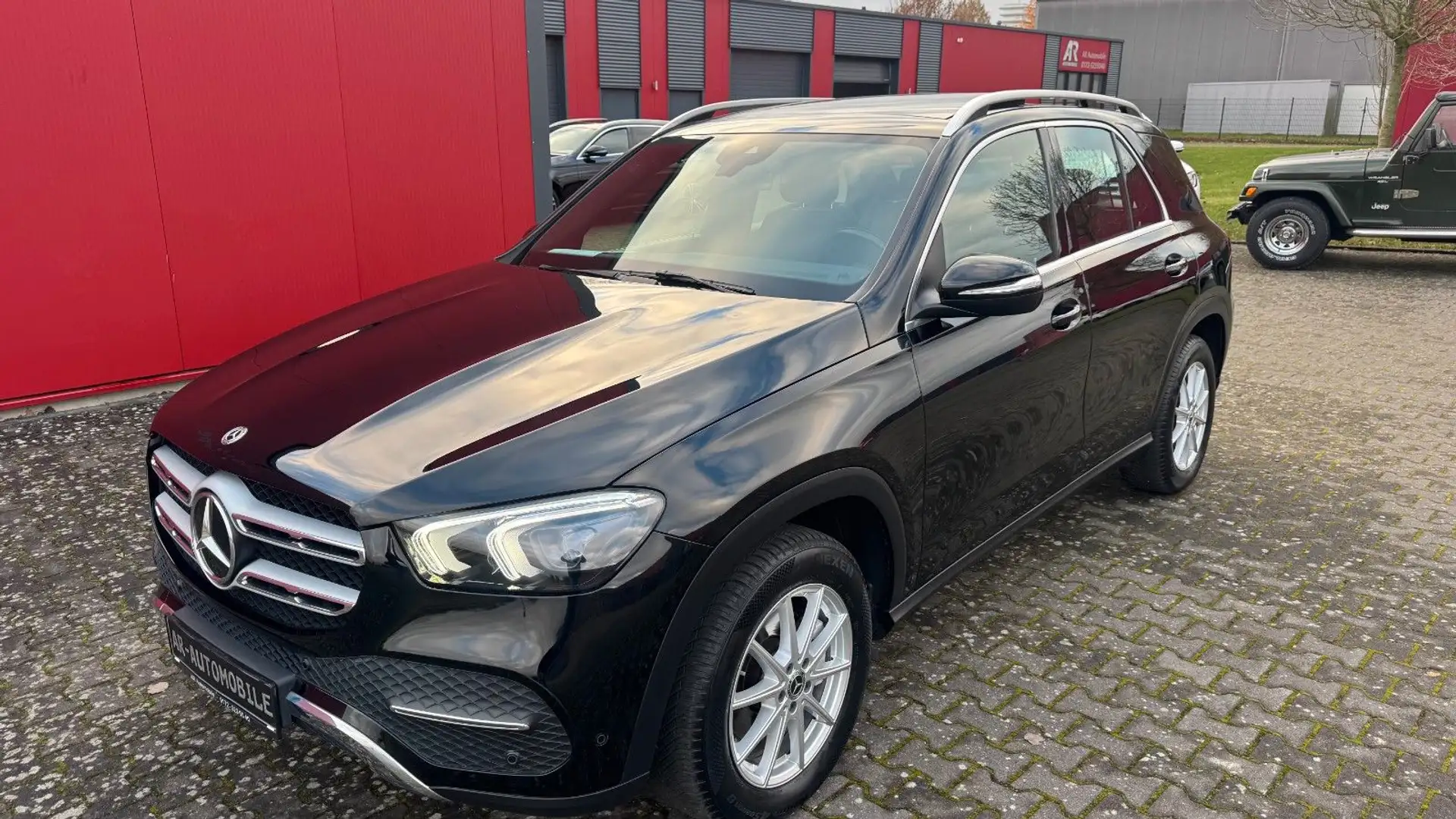 Mercedes-Benz GLE 300 d Panorama AmbienteLED Kamera AHK Noir - 1