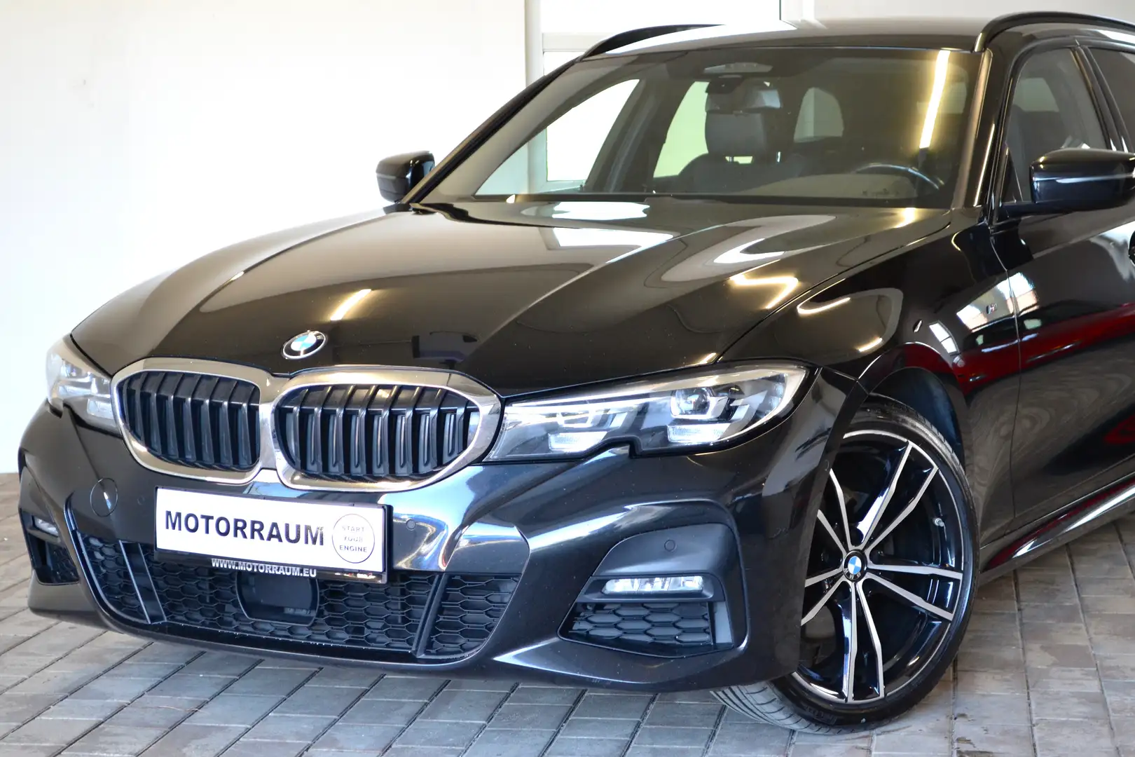 BMW 320 M - Sportpaket / **VERKAUFT** / Standheizung / ACC Schwarz - 2