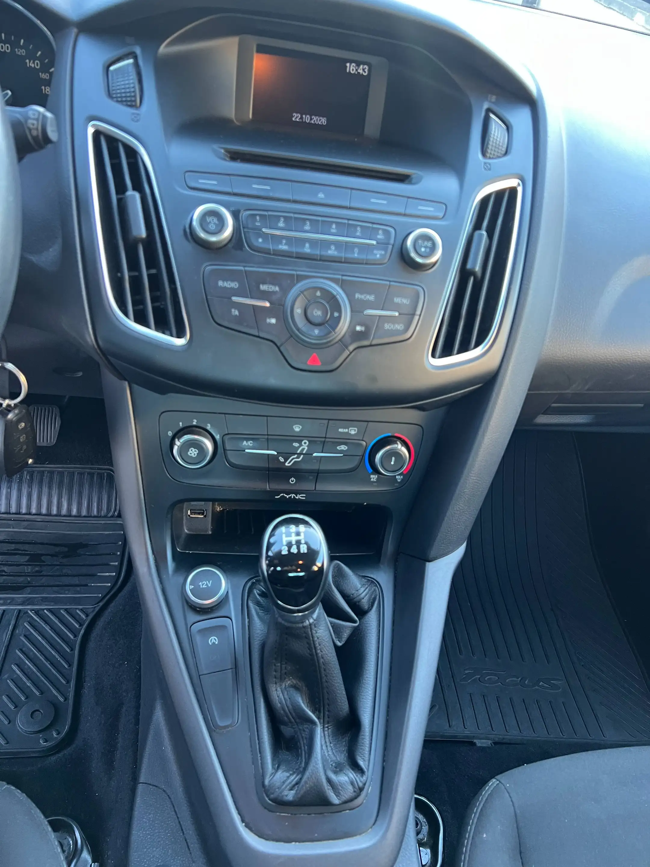 Ford Focus Trend — photo 13