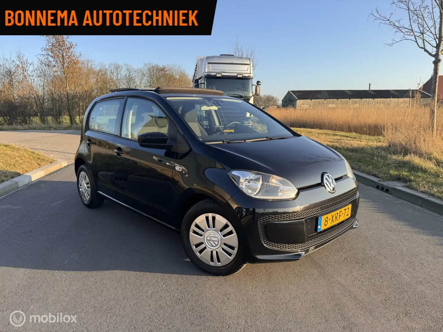 Volkswagen up! 1.0 move up!BlueMotion,Panoramadak,Navigatie Noir - 2