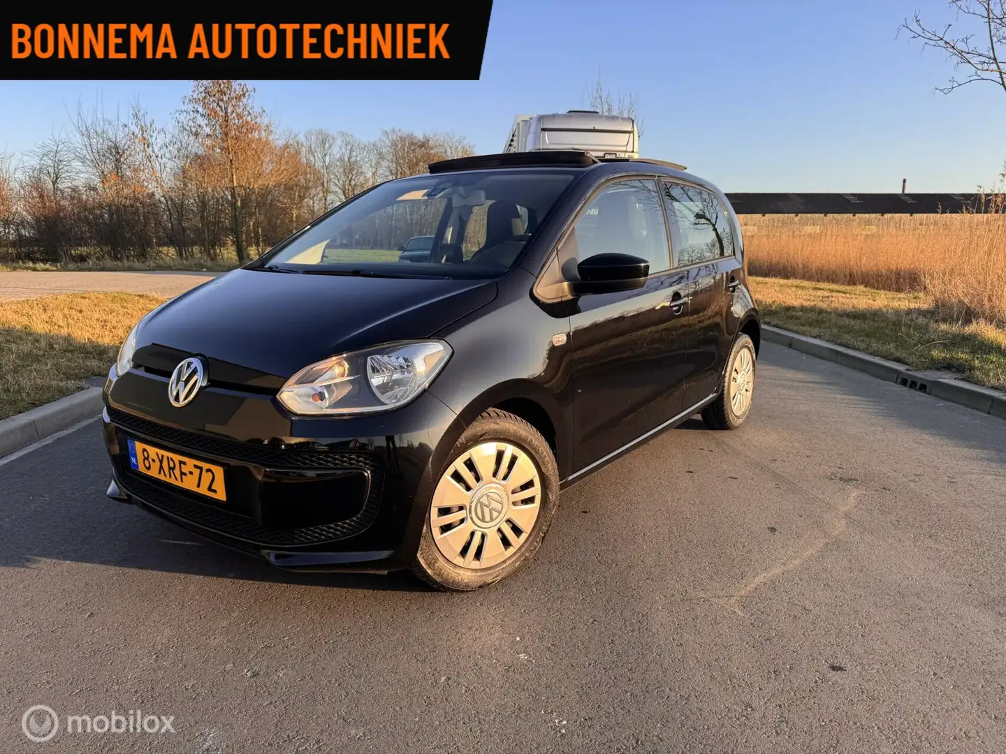 Volkswagen up! 1.0 move up!BlueMotion,Panoramadak,Navigatie Noir - 1