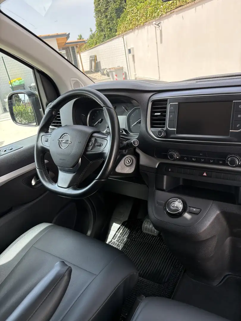 Opel Zafira Life Чёрный - 2