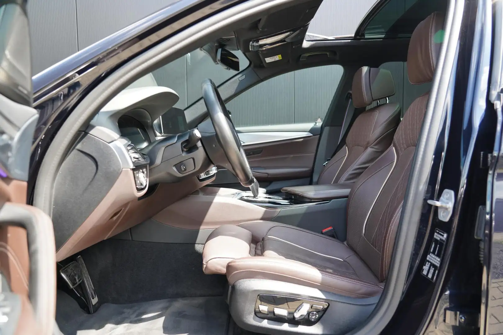BMW 520 5-serie Touring 520i High Executive M - Schuif/kan Zwart - 2