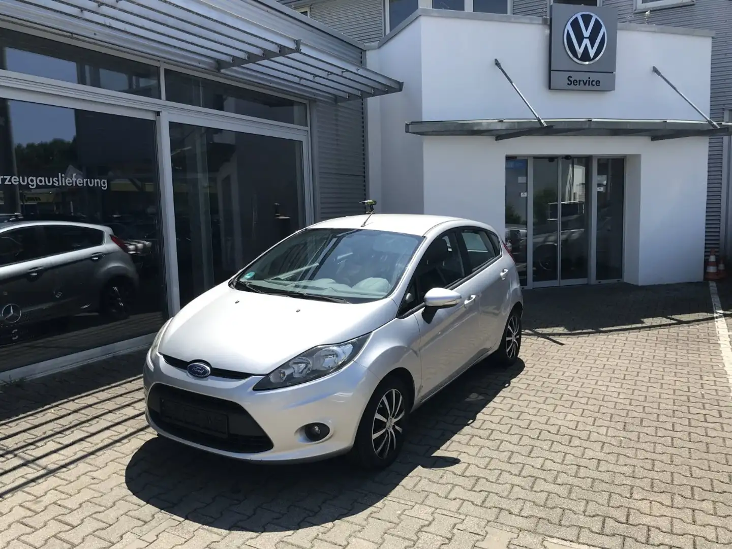 Ford Fiesta 1,2 5-Türer*Klima*Winterräder*beheizbare WSS* Silber - 1