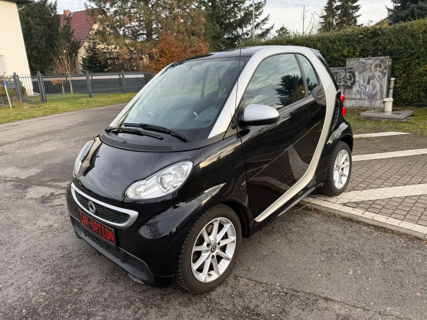 smart forTwo fortwo coupe Micro Hybrid Drive 52 kW Noir - 1
