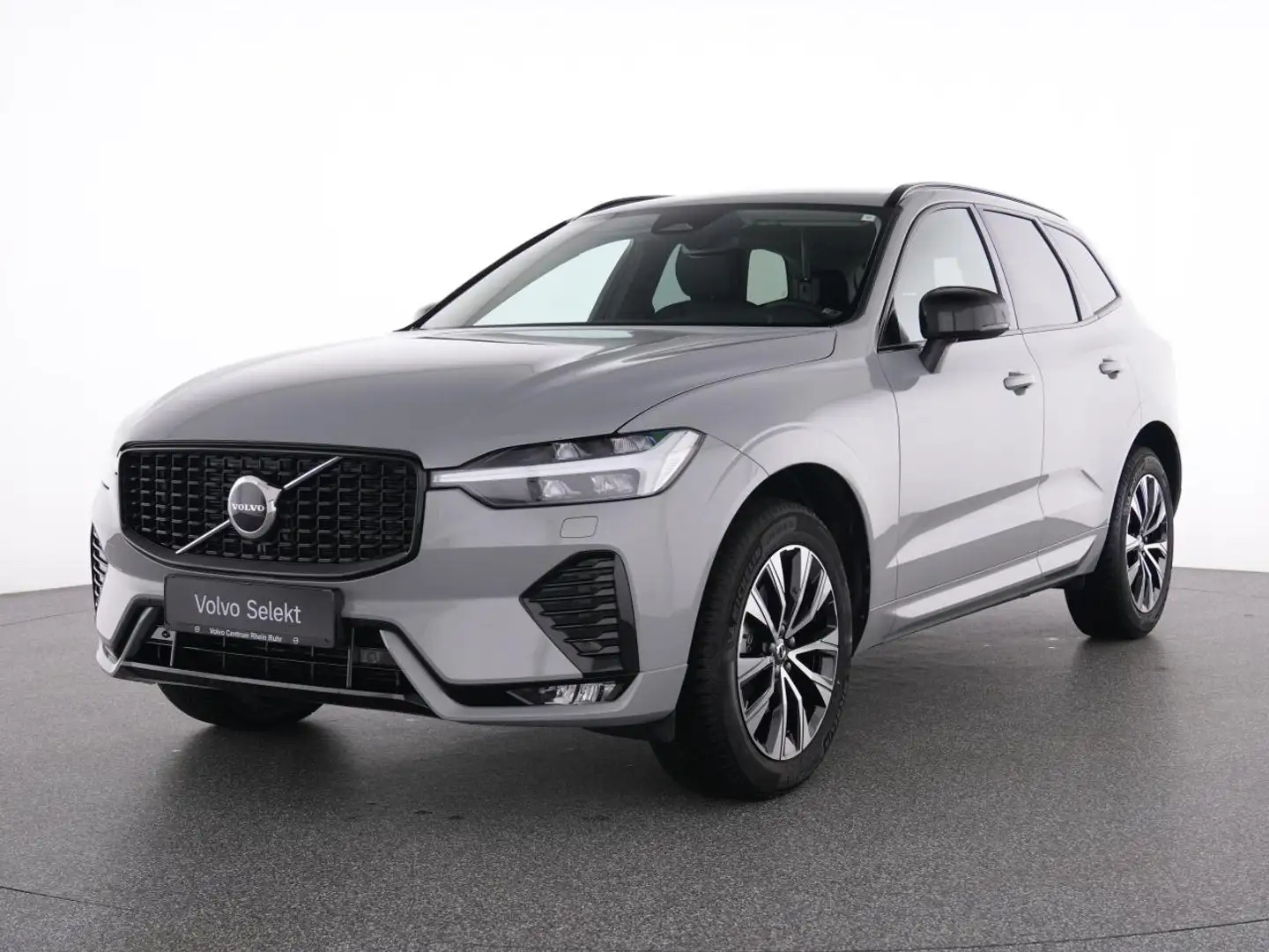 Volvo XC60 B5 AWD  PLUS DARK BP+HKSOUND+WINTERPAK+LM19 Grau - 2