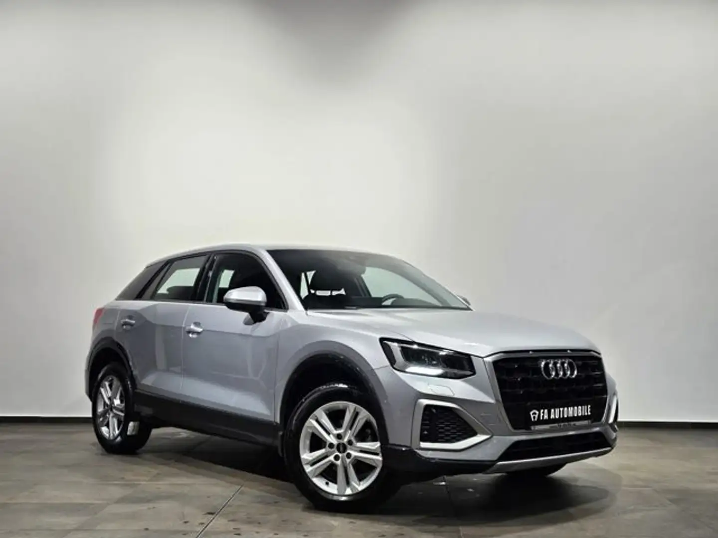 Audi Q2 35 TFSI Virtual Kamera StandheizungSportsitze Plateado - 2