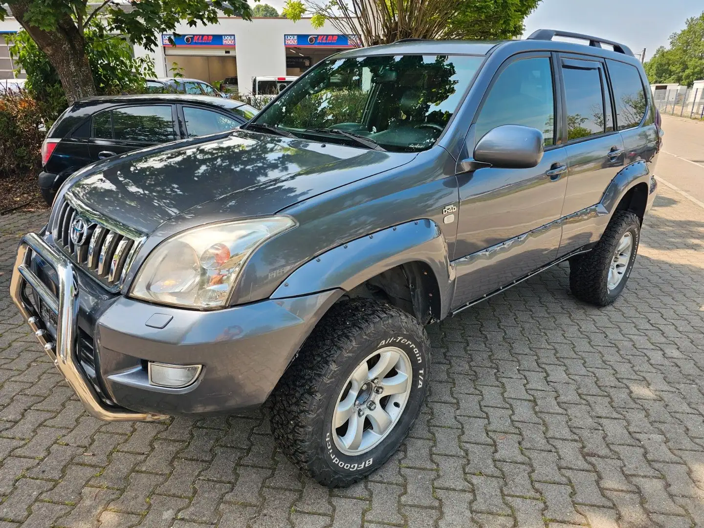Toyota Land Cruiser 3.0 D-4D Aut Navi Leder 8 Sitzer Grau - 1