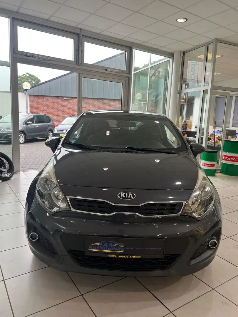 Kia Rio Dream Team Gris - 2