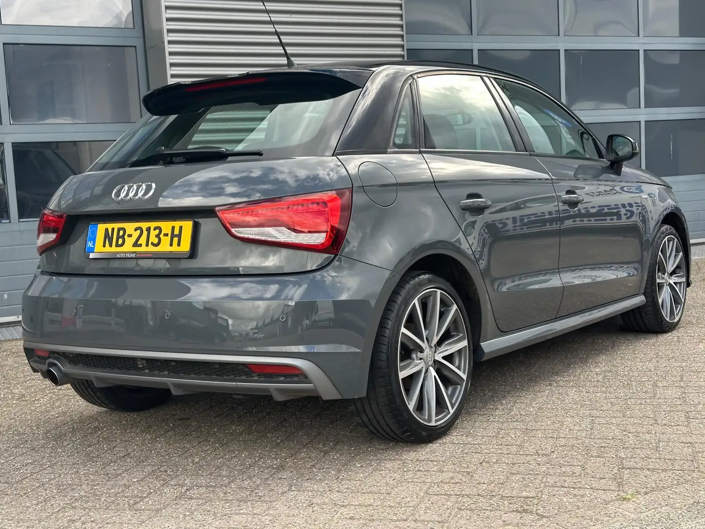 Audi A1 Sportback 1.0 TFSI Adrenalin | NAVI | CRUISECR | C Gris - 2