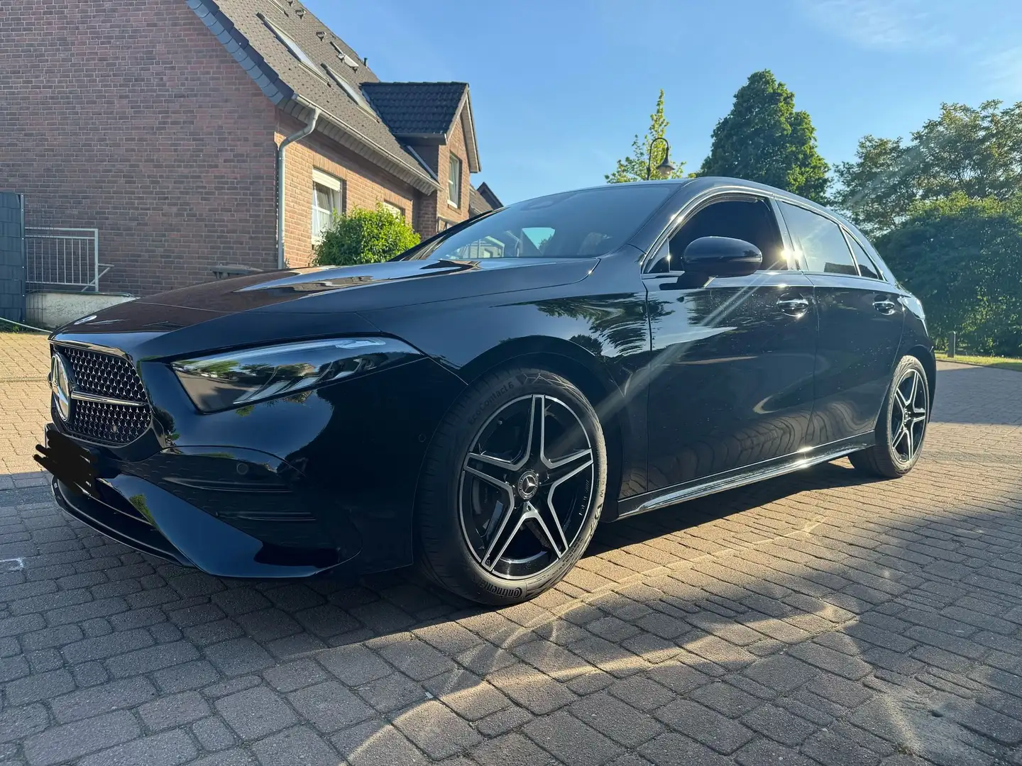 Mercedes-Benz A 180 A 180 7G-DCT AMG Line Night Paket Schwarz - 1