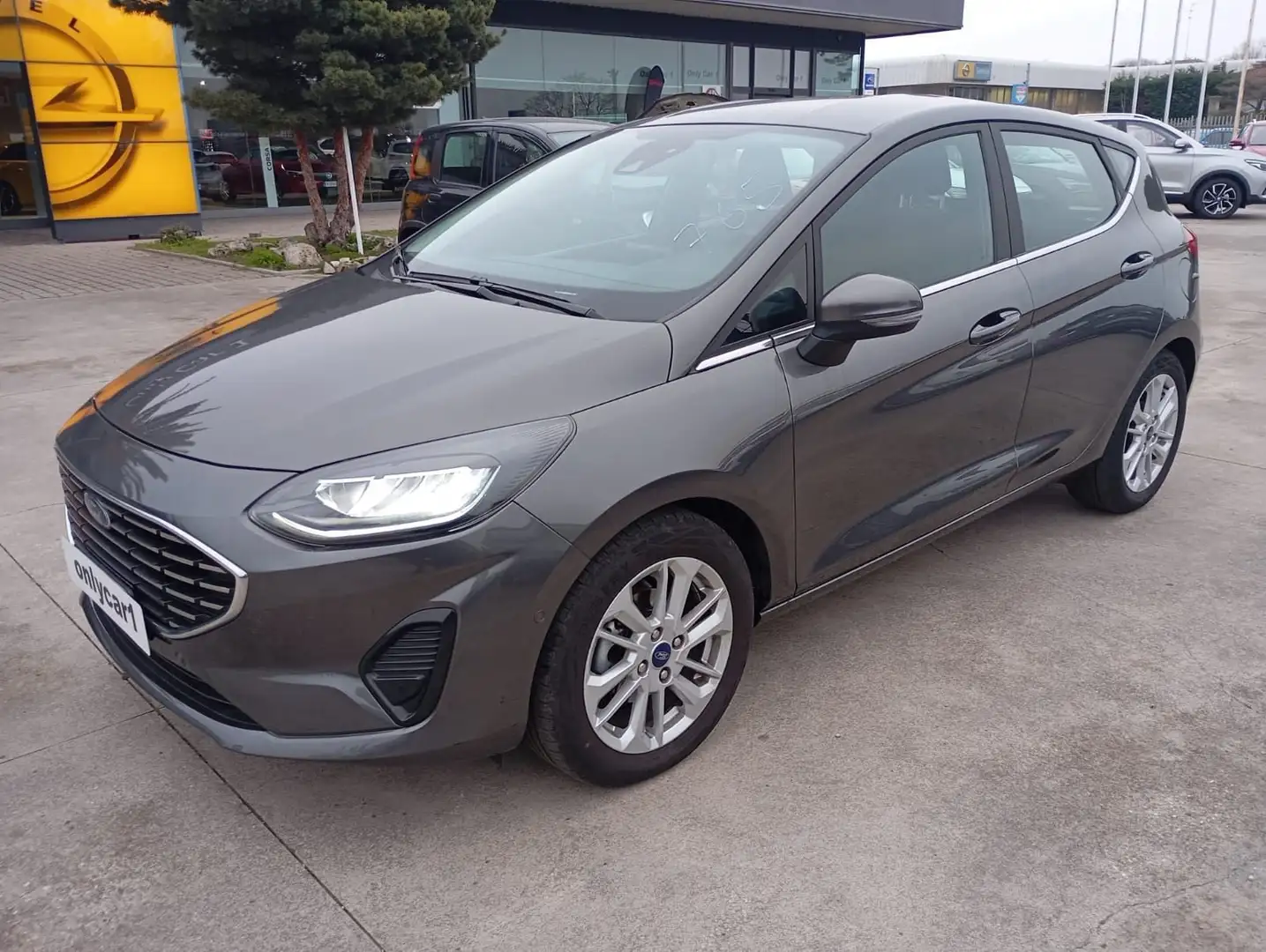Ford Fiesta 1.1 75 CV 5 porte Titanium Gris - 2