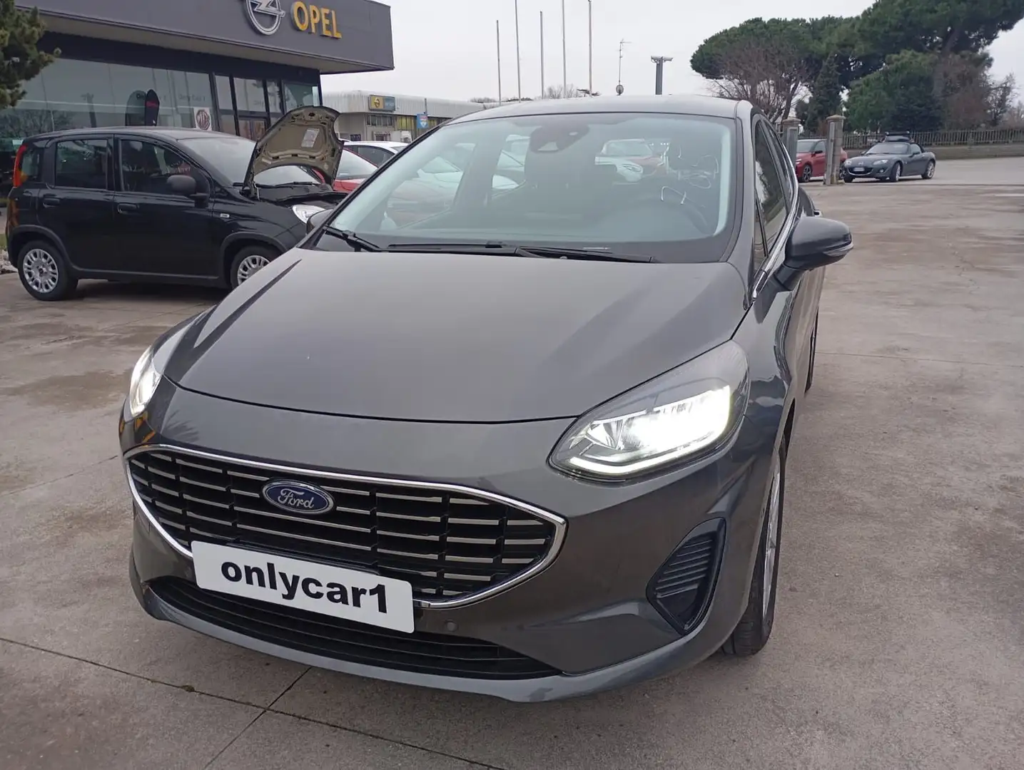 Ford Fiesta 1.1 75 CV 5 porte Titanium Gris - 1