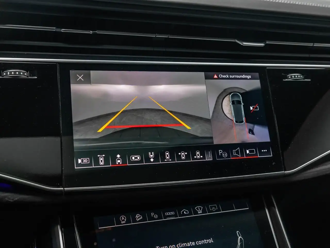 Audi Q8 снимка Audi Q8