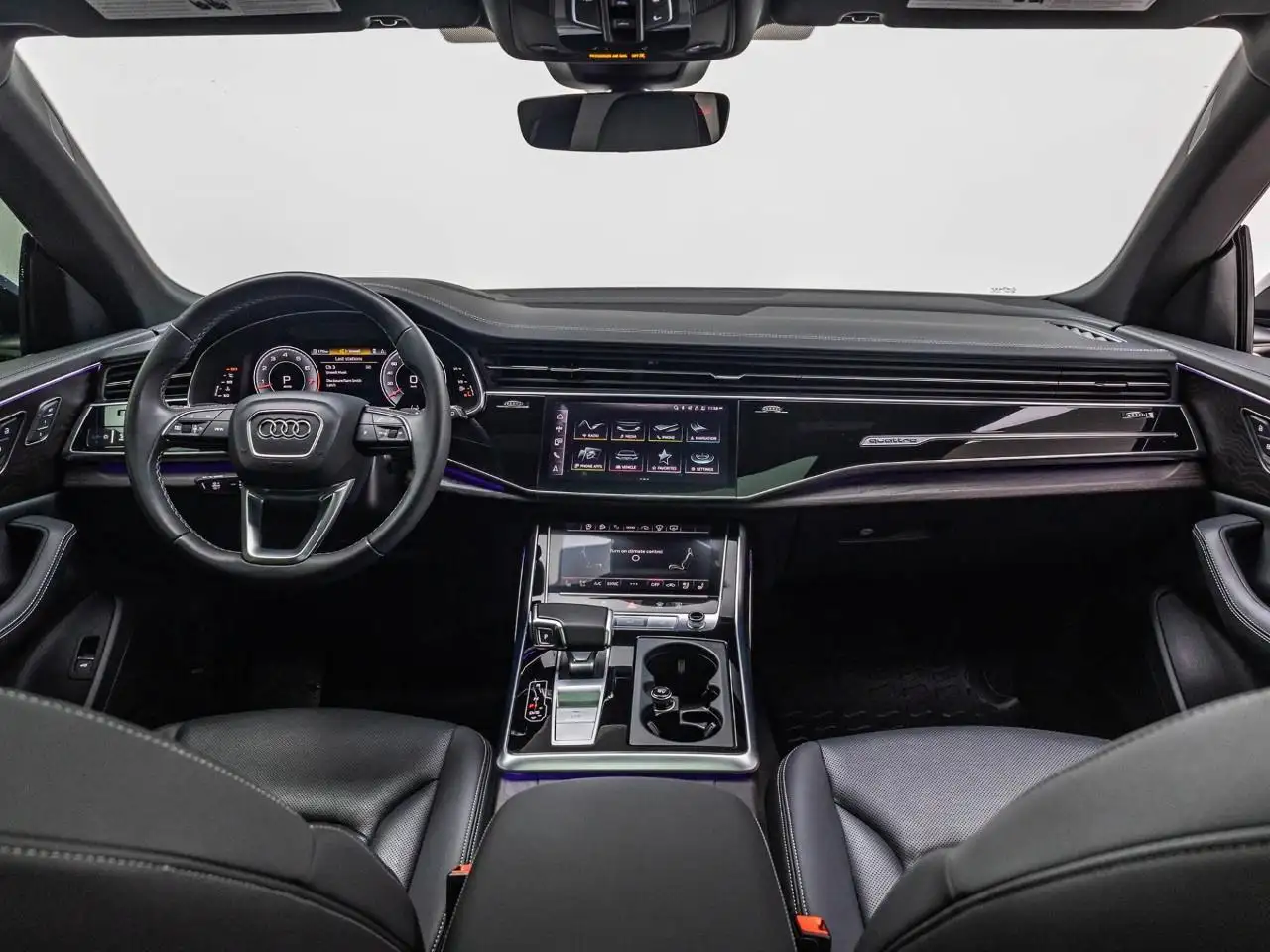 Audi Q8 снимка Audi Q8