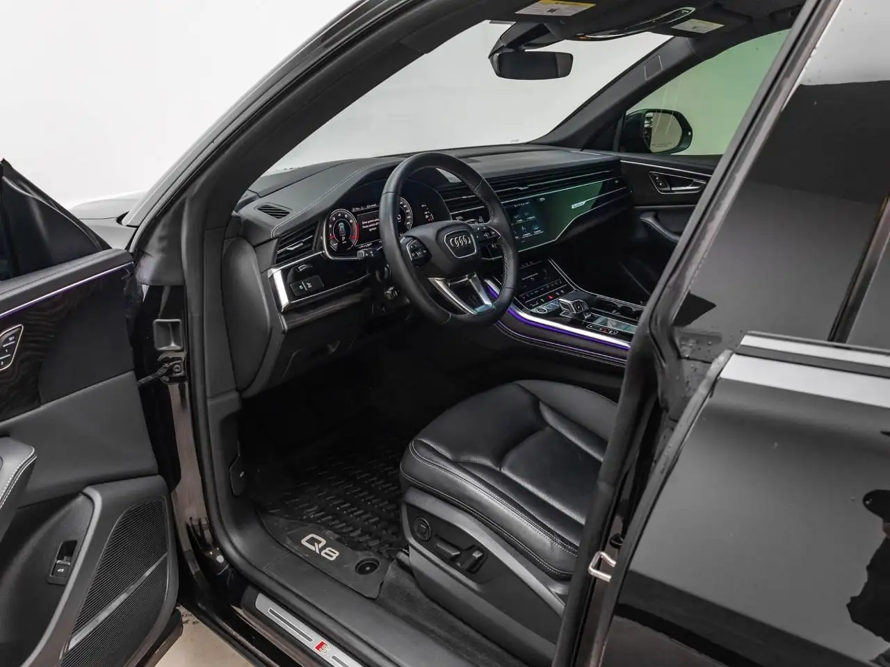 Audi Q8 снимка Audi Q8