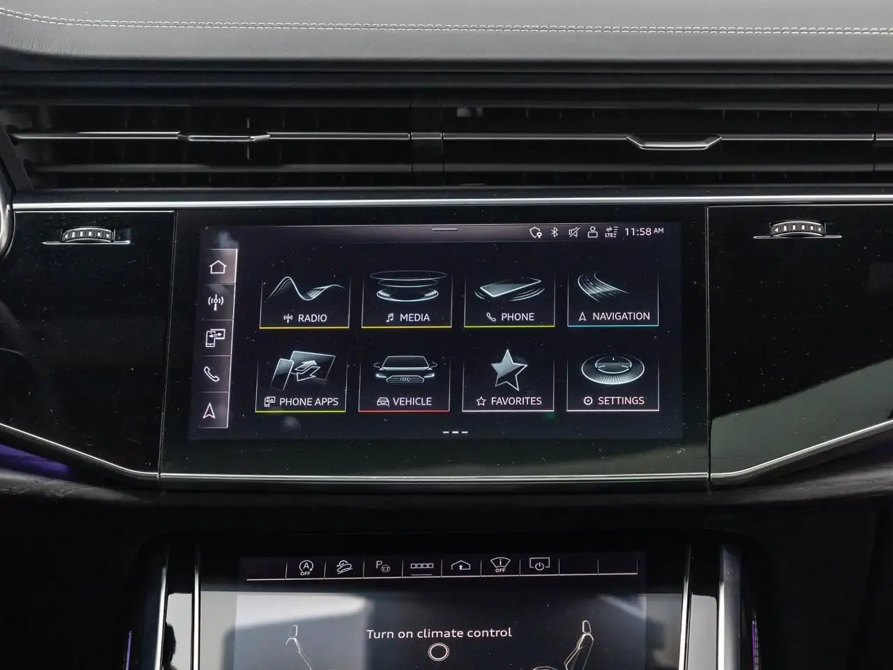 Audi Q8 снимка Audi Q8