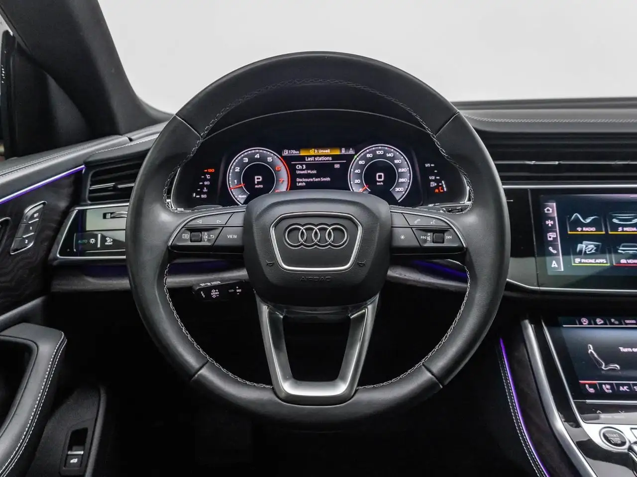 Audi Q8 снимка Audi Q8