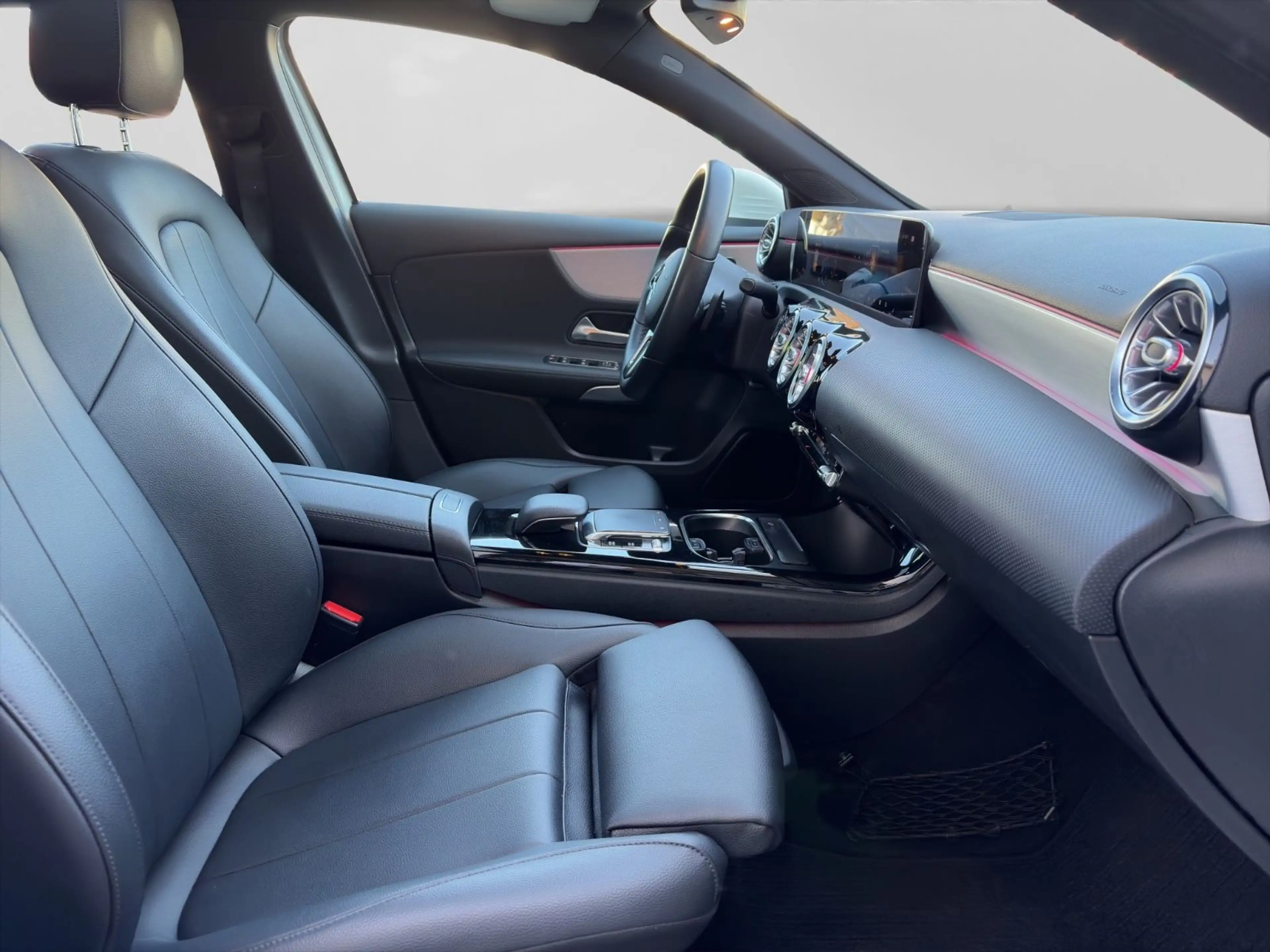 Mercedes-Benz A 220 Edition 19 *LED*KAMERA*PANO*AHK*AMBIENTE* — photo 12