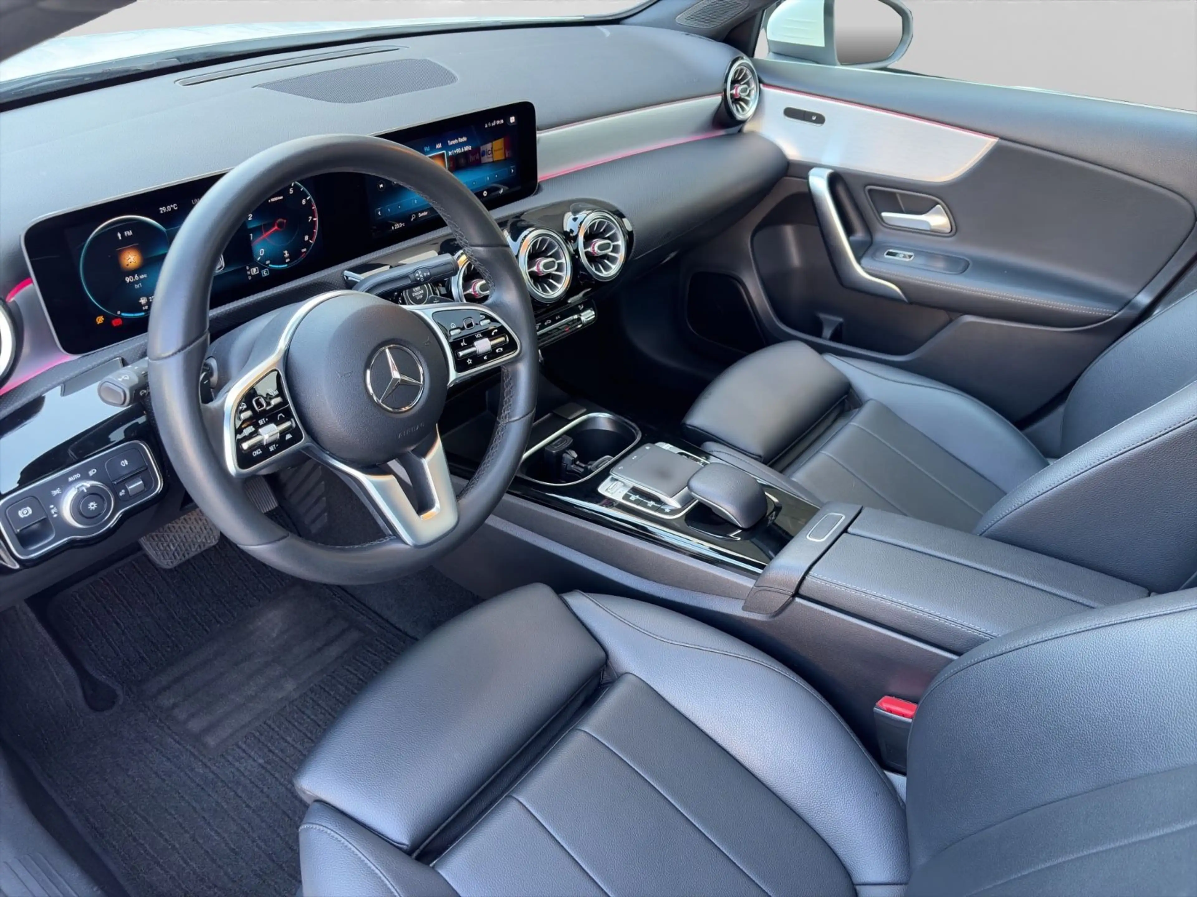 Mercedes-Benz A 220 Edition 19 *LED*KAMERA*PANO*AHK*AMBIENTE* — photo 11
