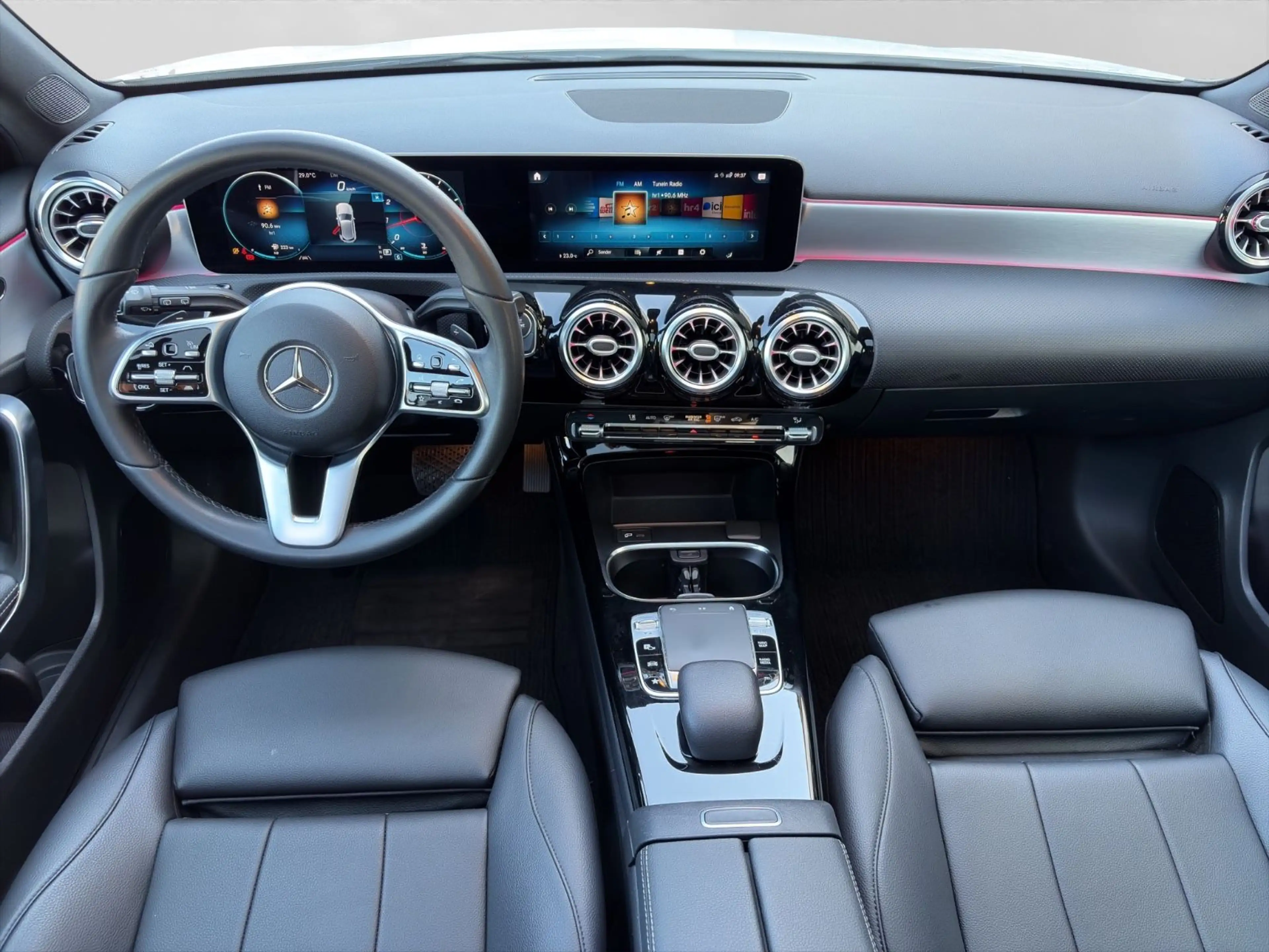 Mercedes-Benz A 220 Edition 19 *LED*KAMERA*PANO*AHK*AMBIENTE* — photo 9