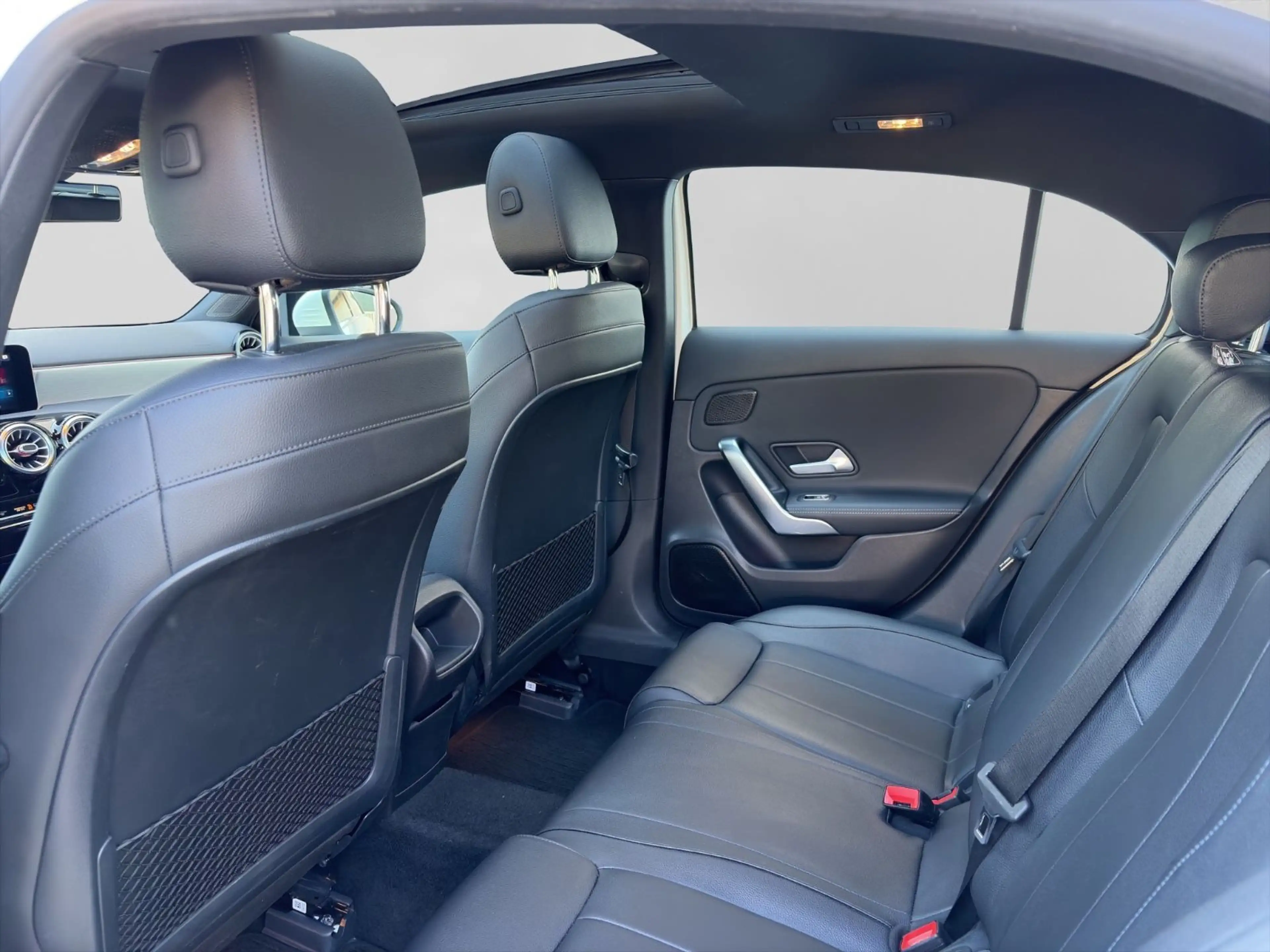 Mercedes-Benz A 220 Edition 19 *LED*KAMERA*PANO*AHK*AMBIENTE* — photo 15