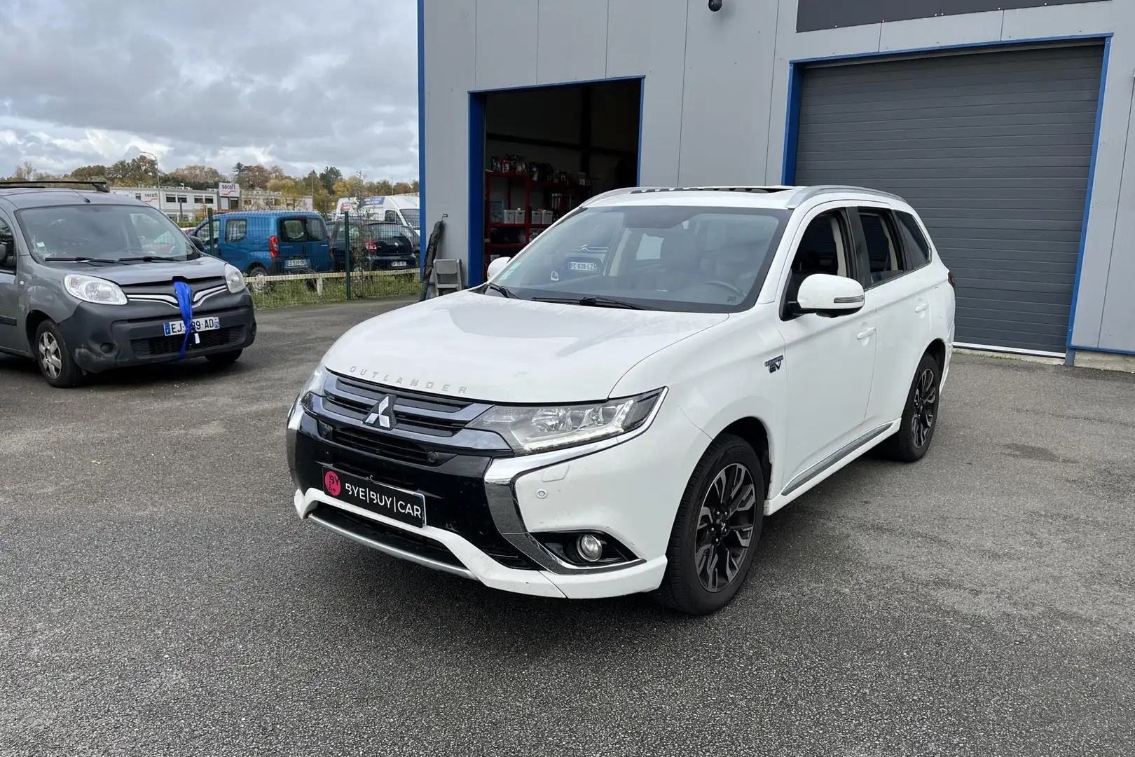 Mitsubishi Outlander Phev 2.0 S-AWC 200ch BVA Instyle GTIE 12 MOIS Wit - 1