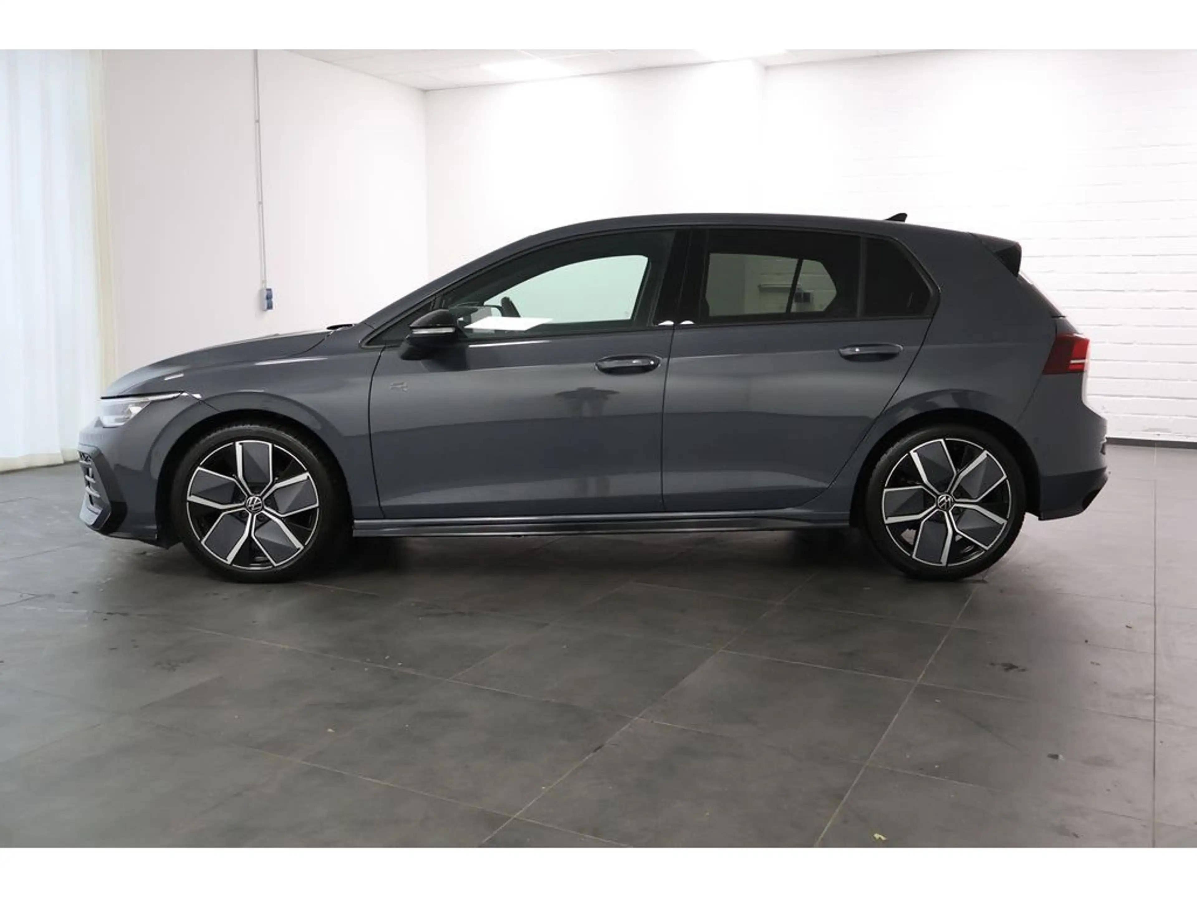 Volkswagen Golf VIII 1.5 eTSI R-Line "Black Style" DSG,N — photo 8